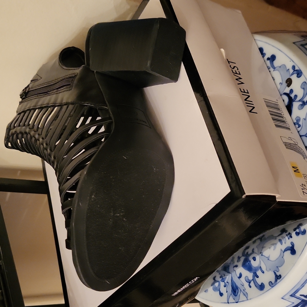 Sandals - Picture 4 of 4
